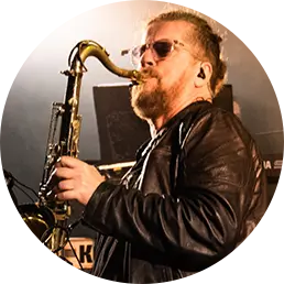 Portrait von Lu Schulz – Musiker der nAund Liveband aus Cottbus